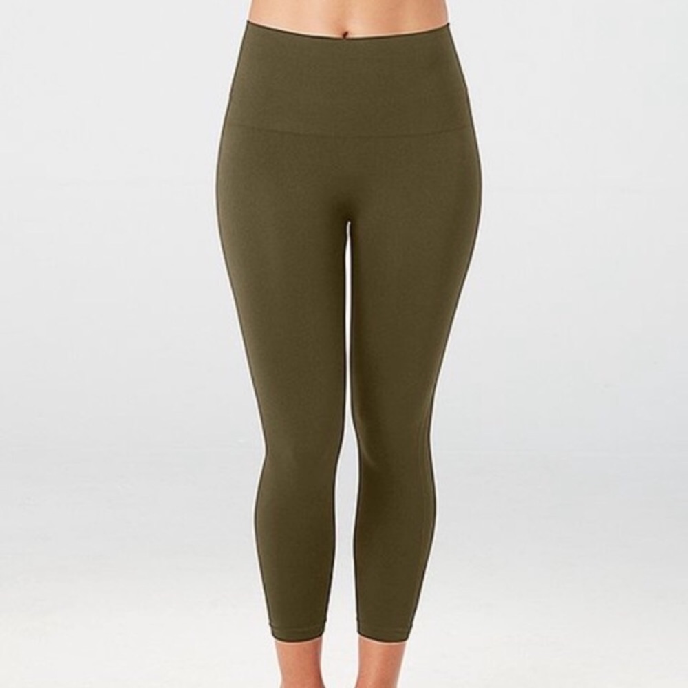 NWOT Spanx Look at Me Now Seamless Olive Green Cropped Leggings eh.